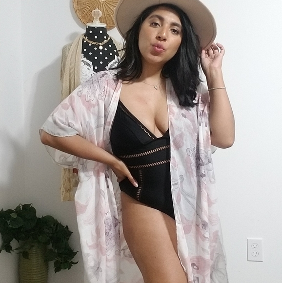✨️LAST ONE ✨️FLOATING FLORALS WHITE KIMONO CARDIGAN - Picture 10 of 10